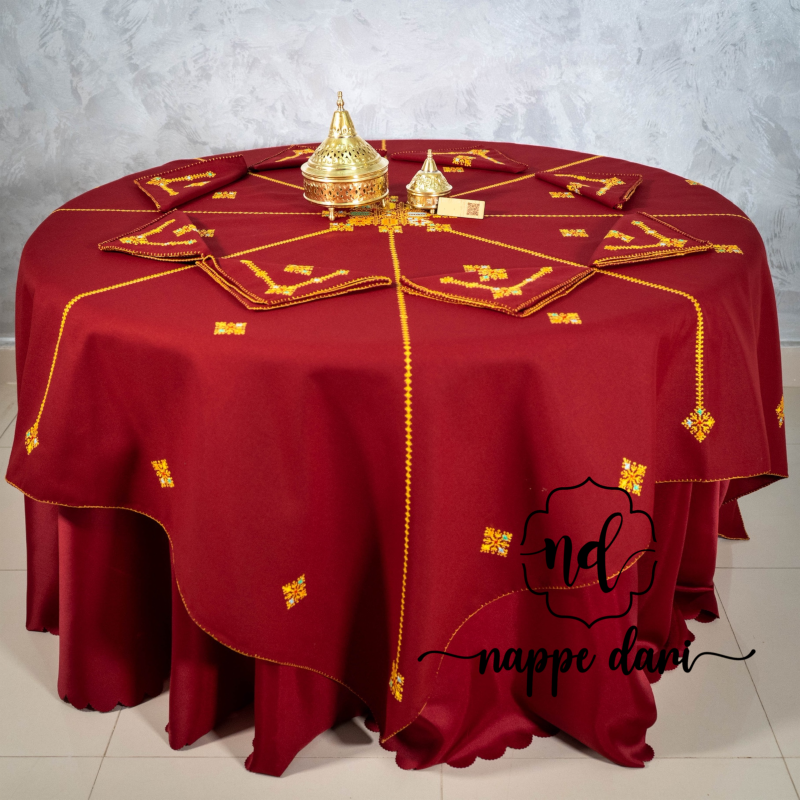 Nappe de table TARZ FASSI, couleur bordeaux motif moutarde / multi-couleur - Ronde 200 cm